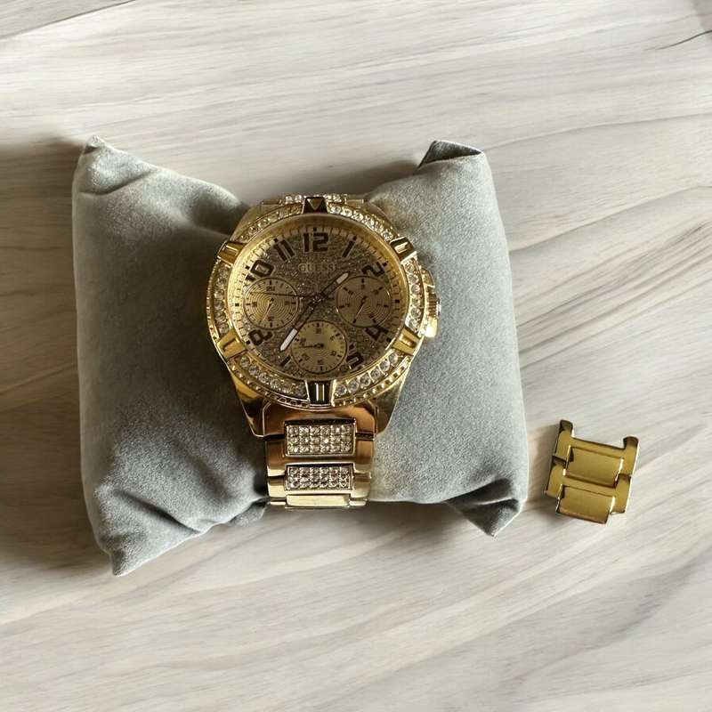 Guess Frontier Watch  - W1156L2 Mint Conditiion