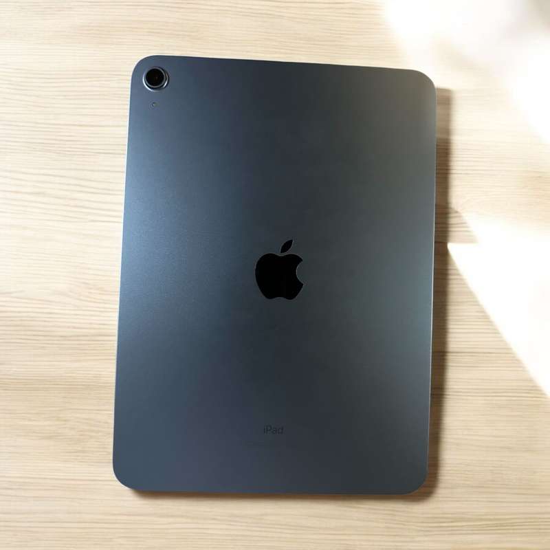 Ipad [10th Gen} WiFi-256GB Silver Mint Condition