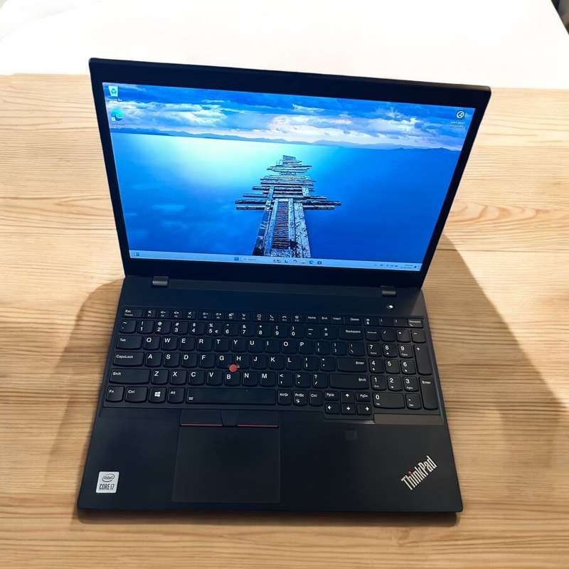 Lenovo ThinkPad P15v Gen 1    i7-10750H / 15.6 FHD / 16GB RAM / 512gbSSD / NVIDIA Quatro P620