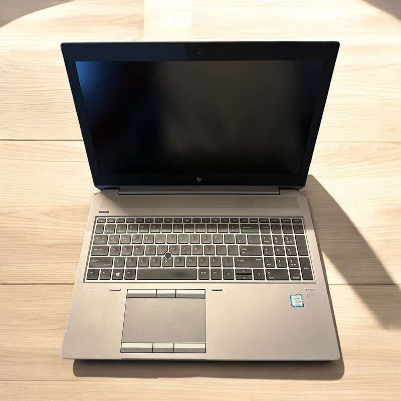 HP ZBook 15 G5    Core i7-8750H / 15.6 FHD / 32GB RAM / 512GB SSD & 256GB SSD NVIDIA QUADRO P1000