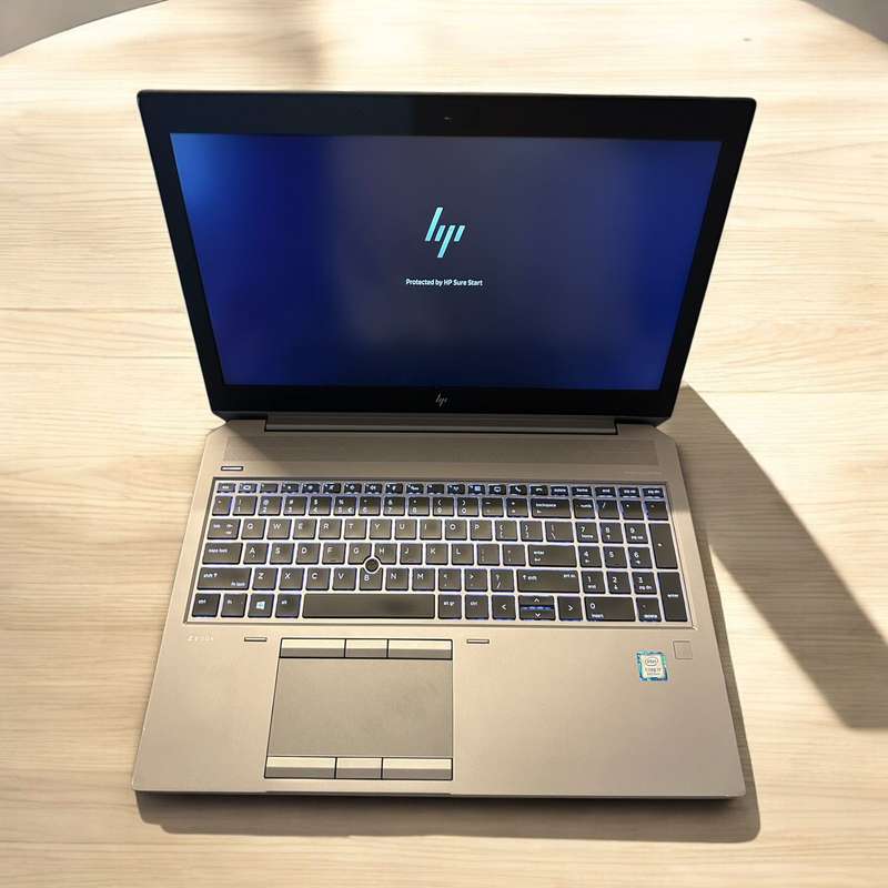 HP ZBook 15 G5    Core i7-8750H / 15.6 FHD / 32GB RAM / 512GB SSD & 256GB SSD NVIDIA QUADRO P1000