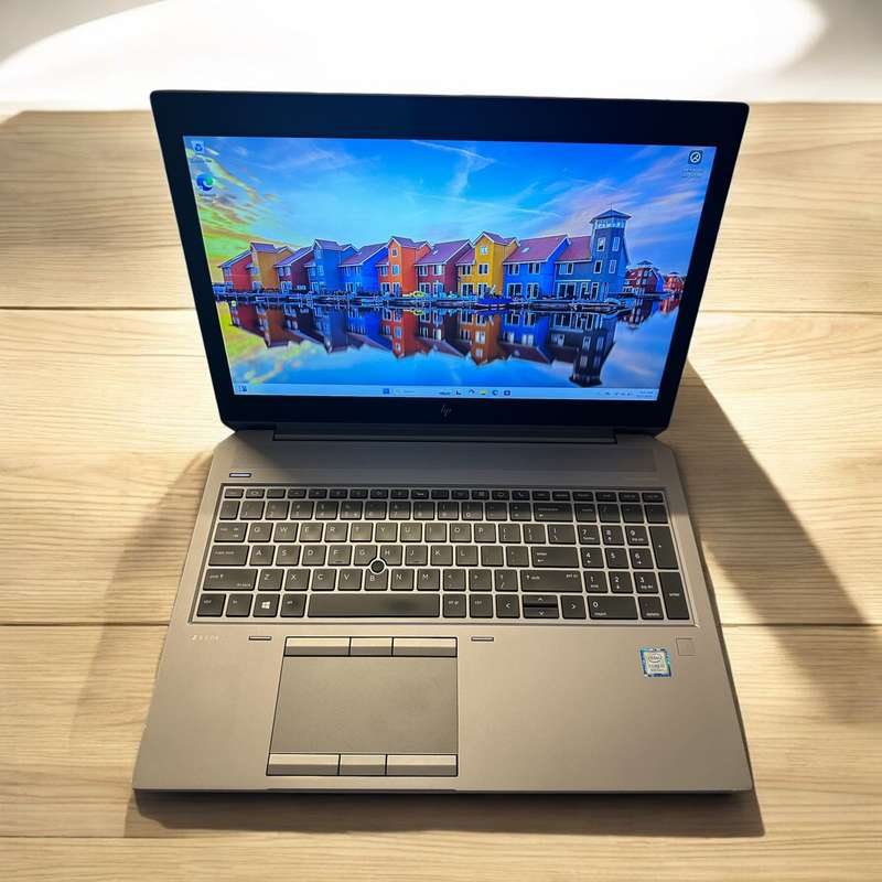 HP ZBook 15 G5    Core i7-8750H / 15.6 FHD / 32GB RAM / 512GB SSD & 256GB SSD NVIDIA QUADRO P1000