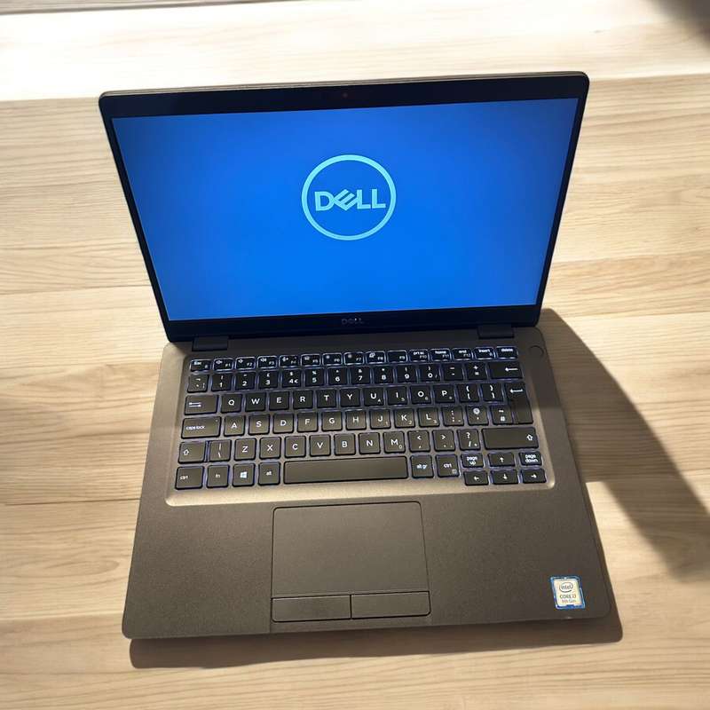 Dell Latitude 5300   Core i7-8665U / 13.3 FHD / 16GB RAM / 256GB SSD / 4G LTE New Batt Mint