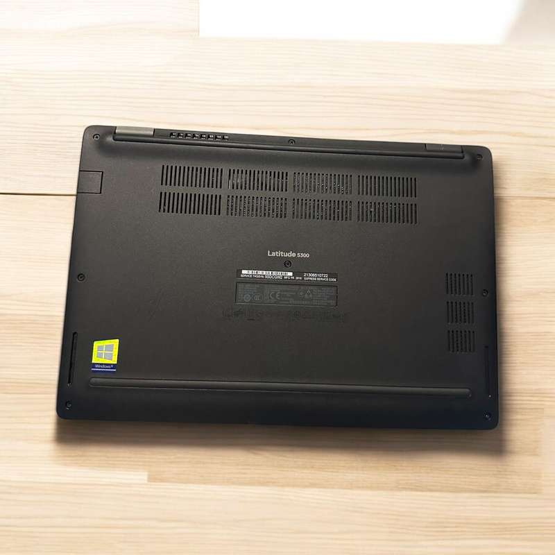 Dell Latitude 5300   Core i7-8665U / 13.3 FHD / 16GB RAM / 256GB SSD / 4G LTE New Batt Mint