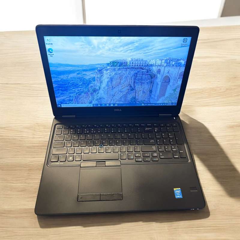 Dell Latitude E5550, ,Intel i5-5300U@2.3GHz, 8GB RAM, 500GB hdd,