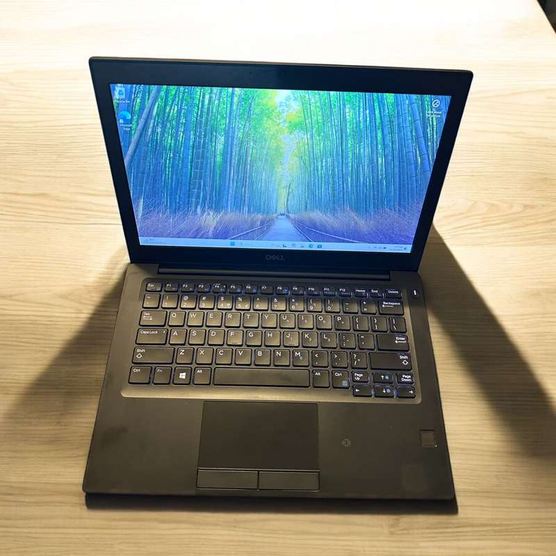 Dell Latitude 7290 Notebook PC  Core i7-8600U / 12.5 HD / 8GB RAM / 256GB SSD / 4G LTE /