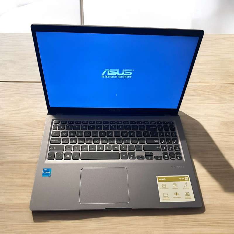 ASUS X515EA-I382G4W 13 11TH GEN  8GB RAM 256SD