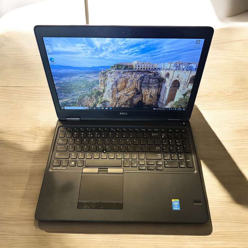 Dell Latitude E5550, ,Intel i5-5300U@2.3GHz, 8GB RAM, 180gbssd New  Batt