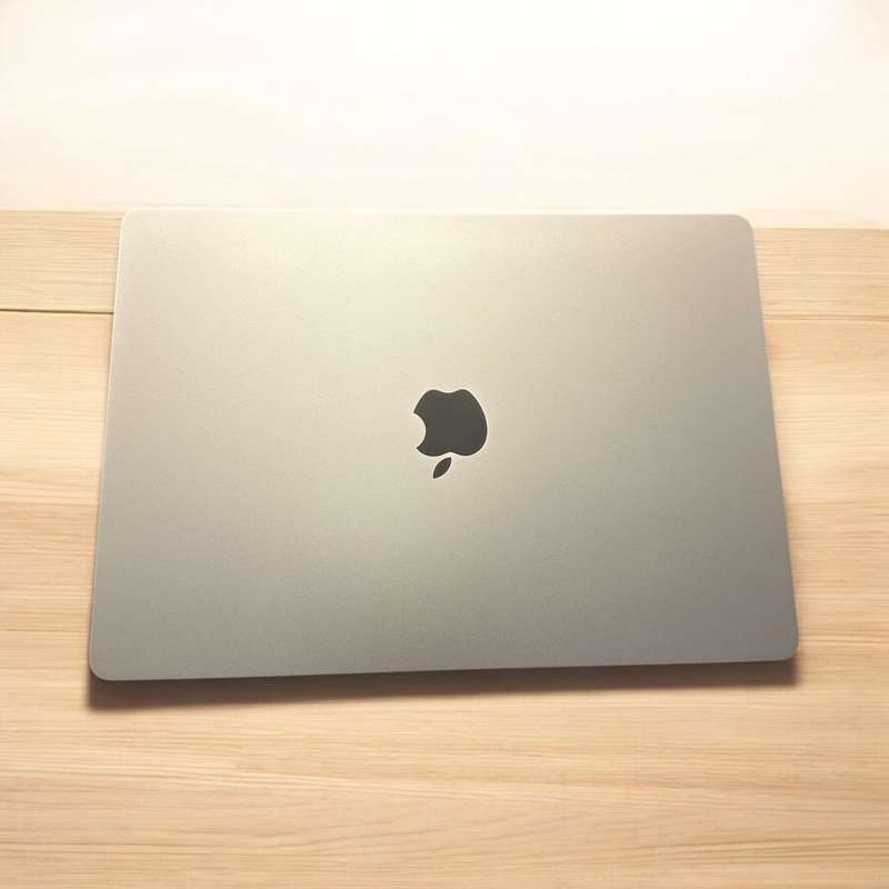 Apple MacBook Air 15 M3 8 Core CPU and 10 Core GPU 256GB SSD New Condition Low Cycle Count