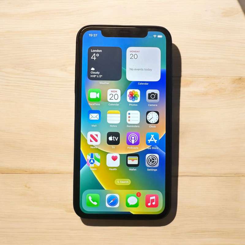 I PHONE 11 64GB 72% BATTERY