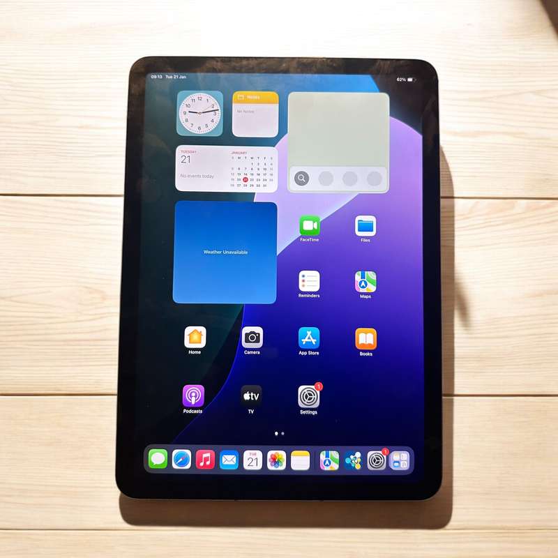 IPAD AIR 4TH GEN WIFI & LTE 64GB MINT CONDITION MODEL A2072