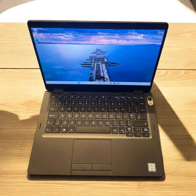 Dell Latitude  5300 2 in 1 i5 8th gen 16gb ram 256gb ssd touch screen