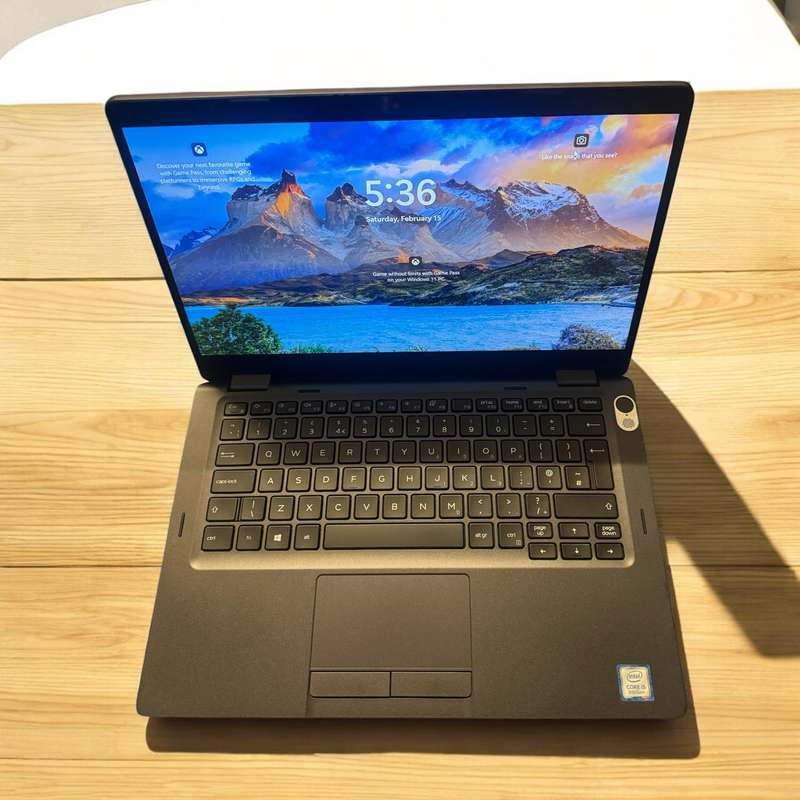 Dell Latitude  5300 2 in 1 i5 8th gen 16gb ram 256gb ssd touch screen
