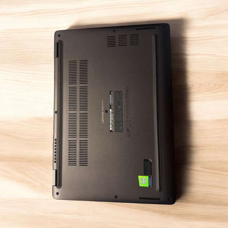 Dell Latitude  5300 2 in 1 i5 8th gen 16gb ram 256gb ssd touch screen
