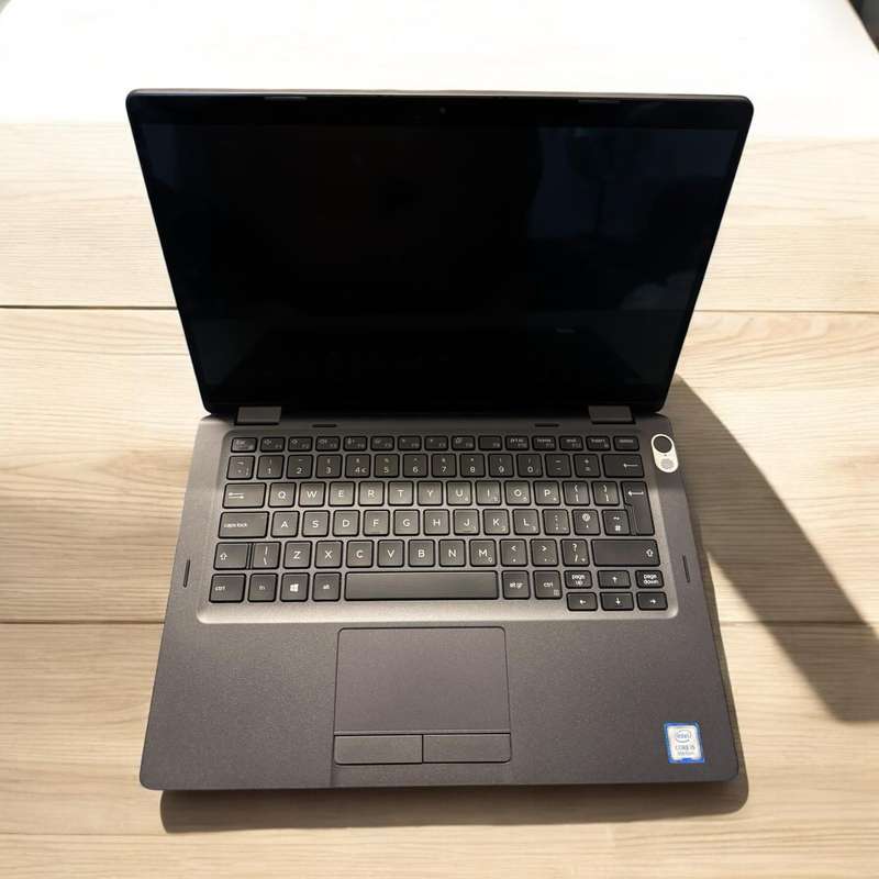 Dell Latitude  5300 2 in 1 i5 8th gen 16gb ram 256gb ssd touch screen