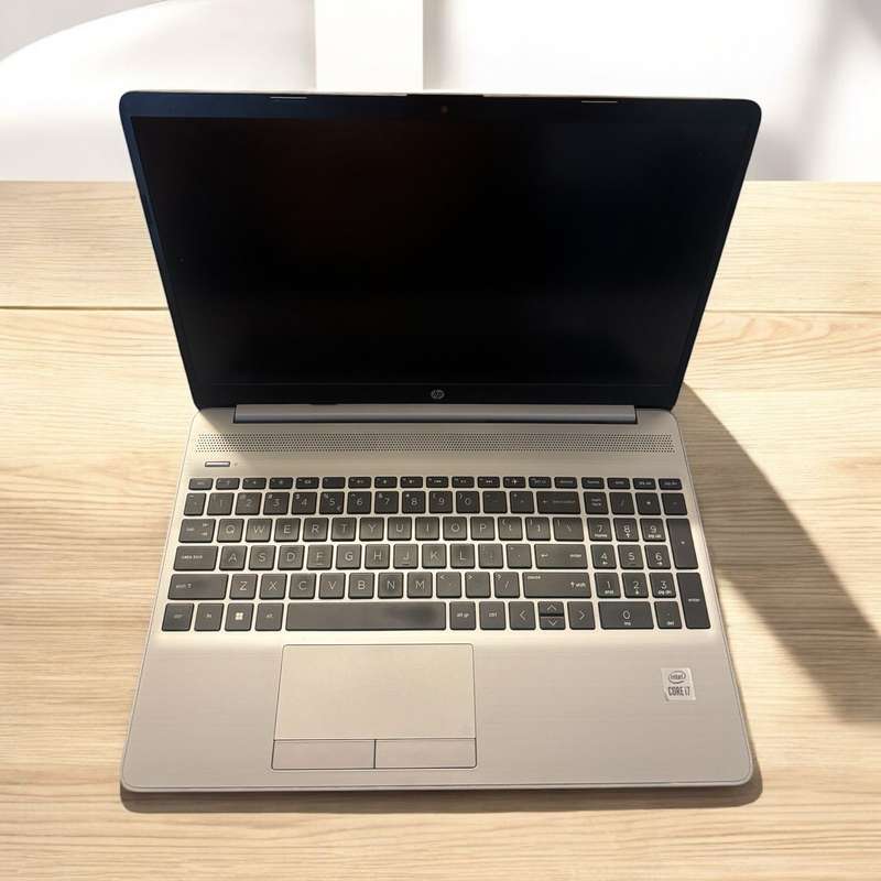 Hp  250 G8 i7 10th gen 15'6 inch 8gb ram 256gb ssd