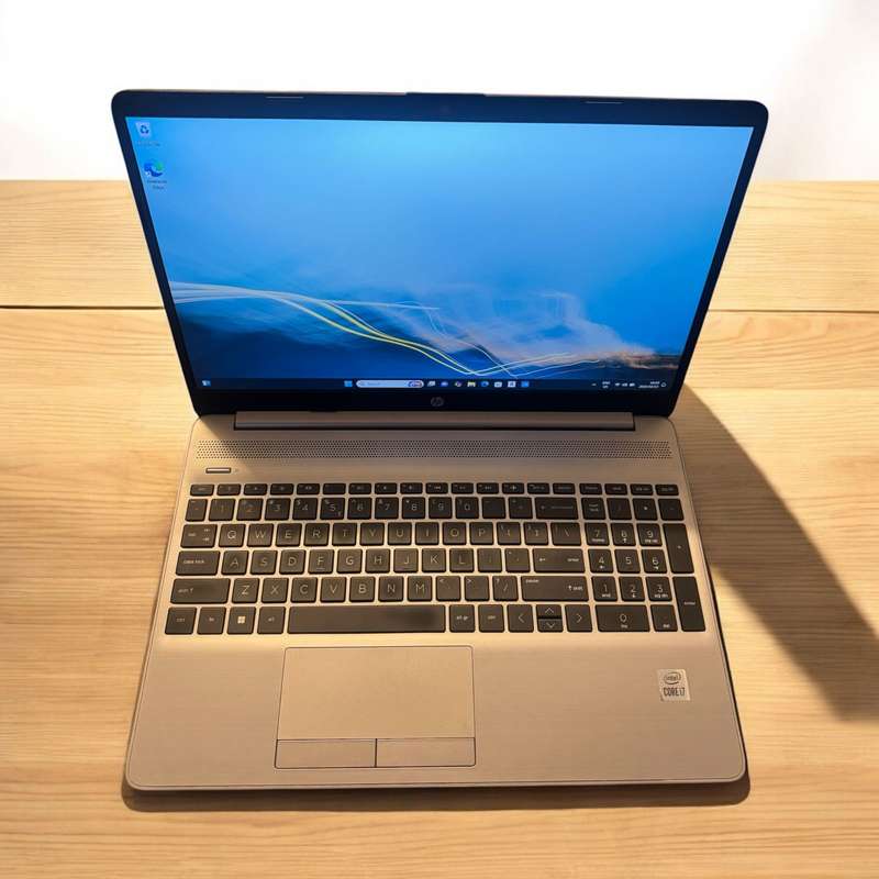 Hp  250 G8 i7 10th gen 15'6 inch 8gb ram 256gb ssd