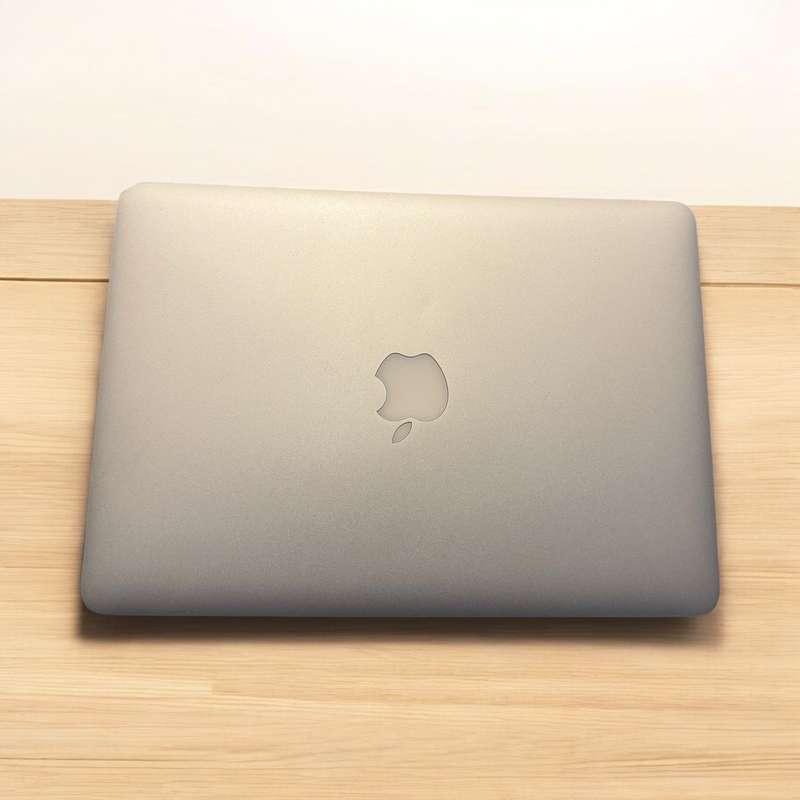Apple MacBook Pro 13' | Core i5 2.7, 8GB Ram, 500GB SSD | Early 2015 model