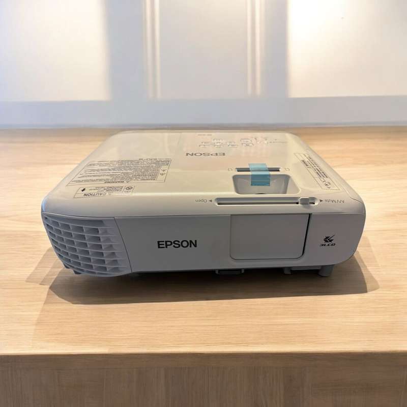 Epson EB-W39 Mobile Projector Mint Condition