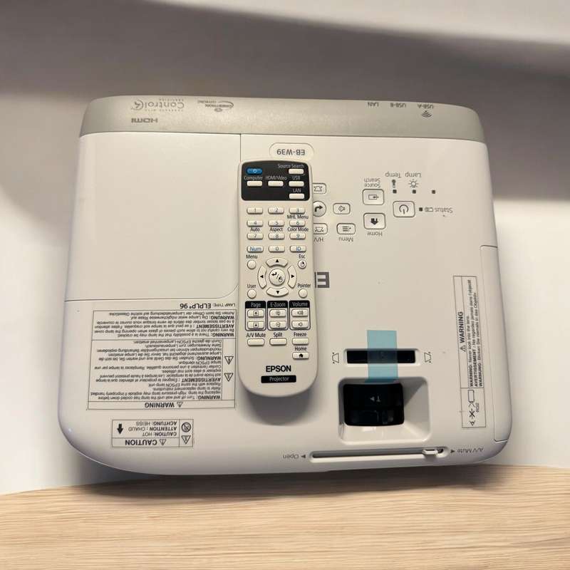 Epson EB-W39 Mobile Projector Mint Condition