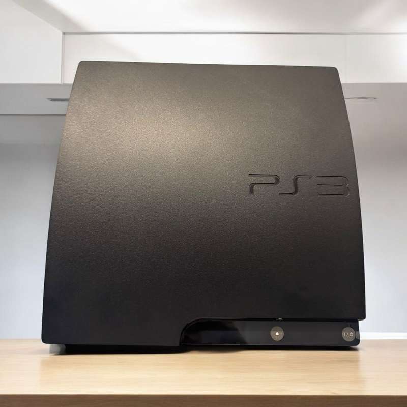 Playstation 3 Sony 250Gb With 2 Controllers 3 games