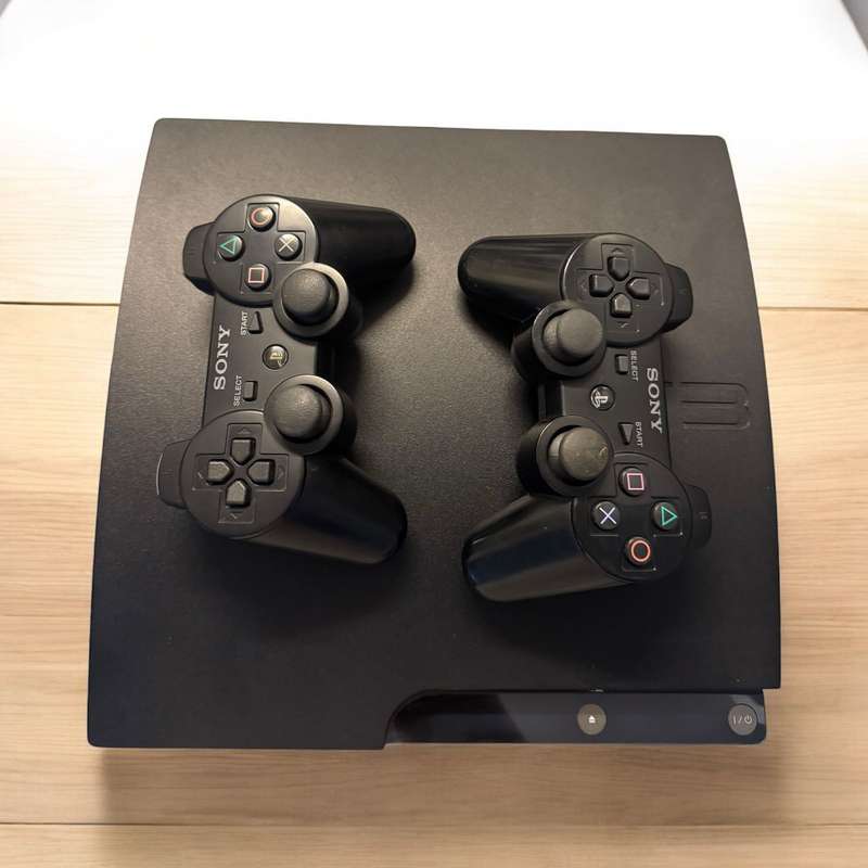 Playstation 3 Sony 250Gb With 2 Controllers 3 games
