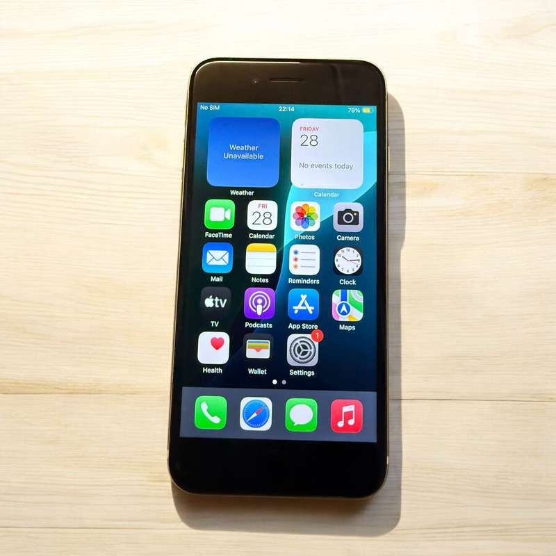 I Phone Se 3rd Gen 64Gb 98% Batt Health Mint Condition