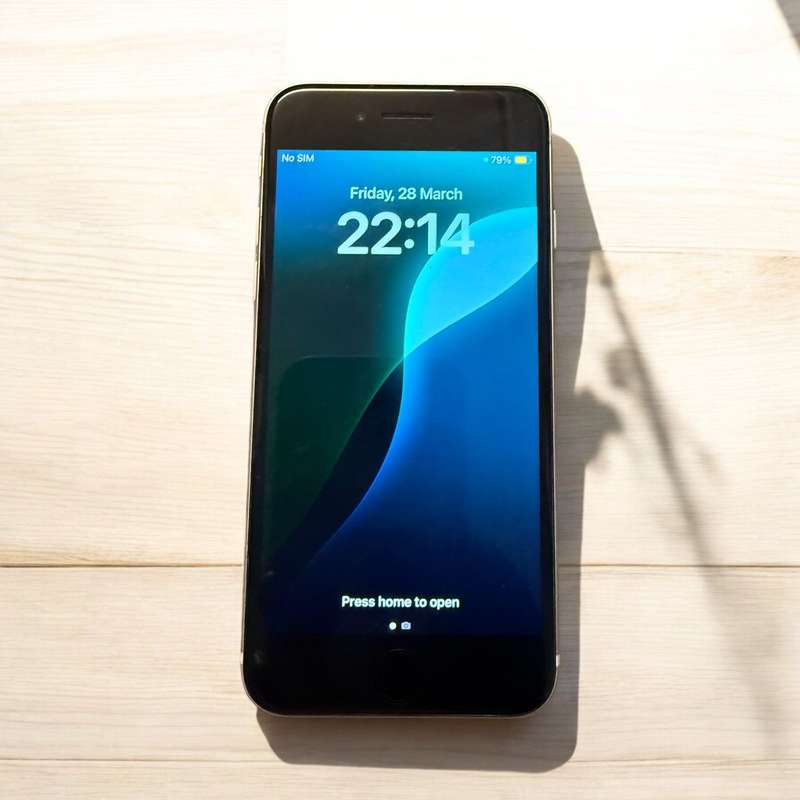 I Phone Se 3rd Gen 64Gb 98% Batt Health Mint Condition