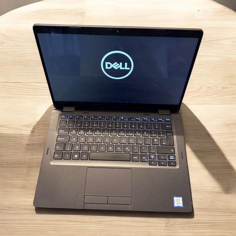 Dell Latitude  5300 2 in 1 i5 8th gen 16gb ram 256gb ssd touch screen new battery.