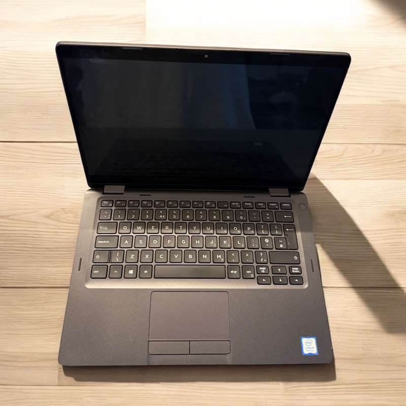 Dell Latitude  5300 2 in 1 i5 8th gen 16gb ram 256gb ssd touch screen new battery.
