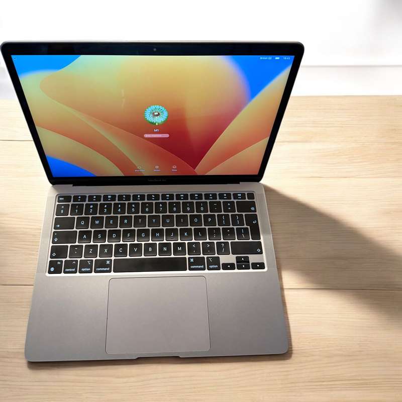 Macbook  Air  M1 Chip 2020 8gb Ram 250Gb Ssd