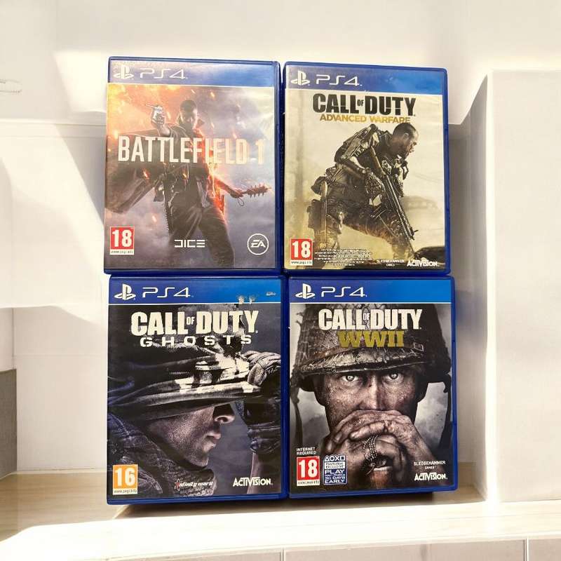 PlayStation 4 500gb 2 controllers and 10 games