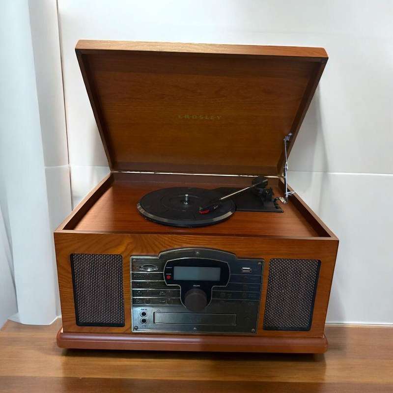 Crosley Troubador Entertainment Center mint as new