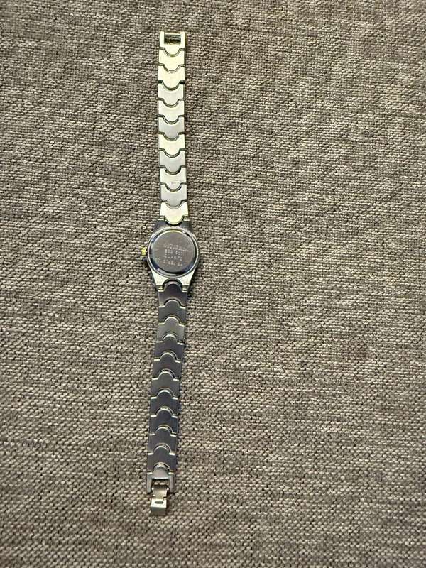 Citizen 889 607 quartz  watch