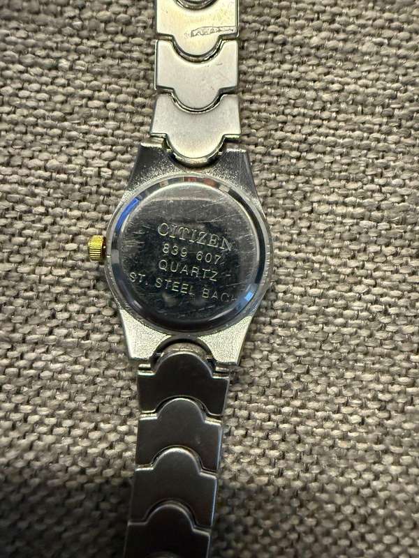 Citizen 889 607 quartz  watch