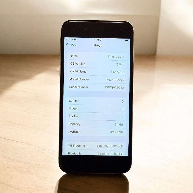 I Phone Se 3rd Gen 64Gb 98% Batt Health Mint Condition
