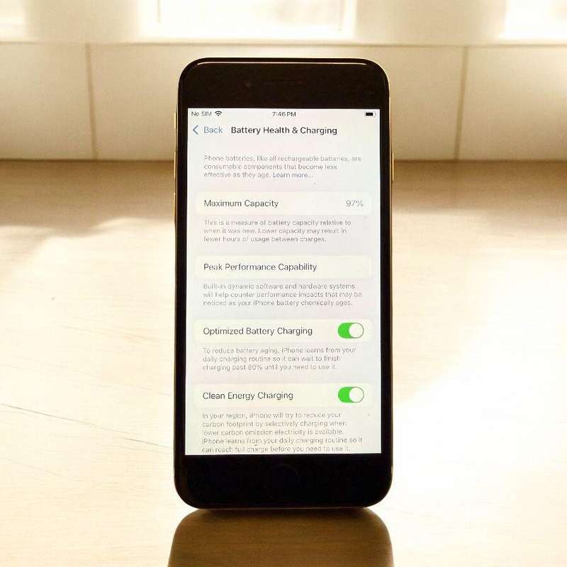 I Phone Se 3rd Gen 64Gb 97% Batt Health Mint Condition