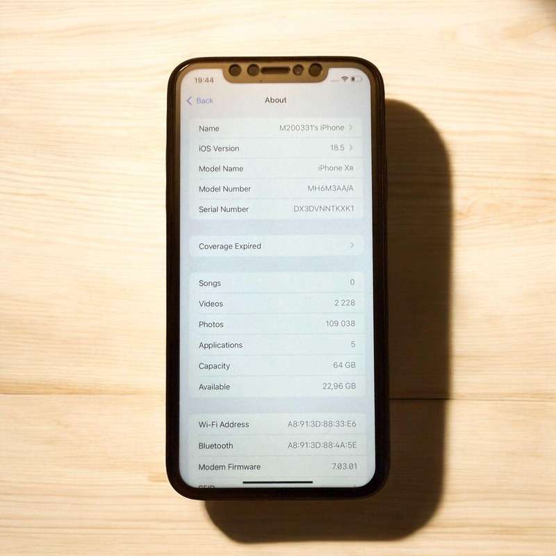 I phone xr 64gb 89% batt health