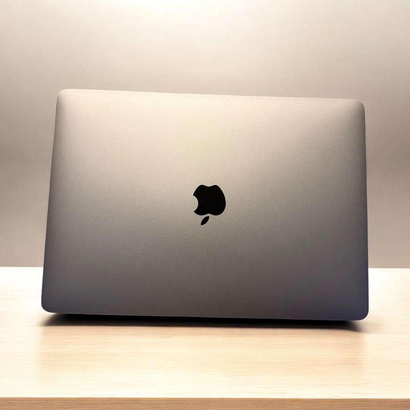 2020 Apple MacBook Pro 13 inch M1 8Core CPU 8 Core GPU Touch Bar 8GB Unified RAM 256GB SSD mint