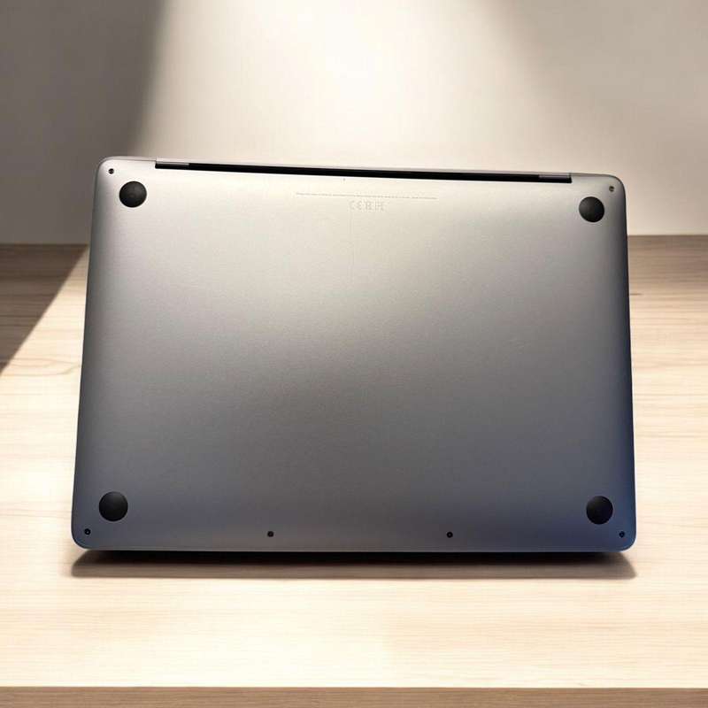 2020 Apple MacBook Pro 13 inch M1 8Core CPU 8 Core GPU Touch Bar 8GB Unified RAM 256GB SSD mint