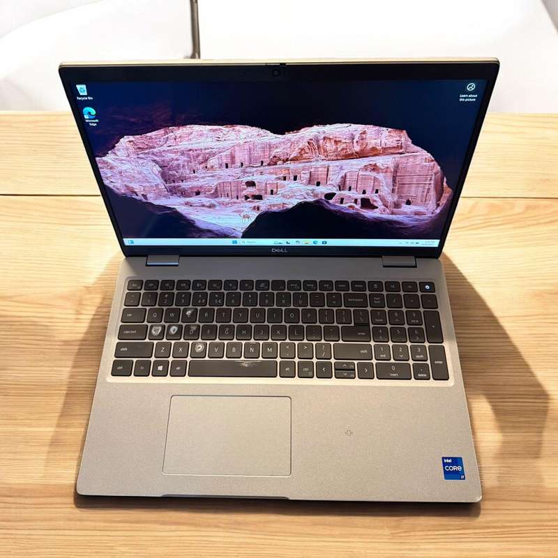 Dell 5520 Intel i7  11th Gen fhd Display 16gb  ram 512 gb ssd lte