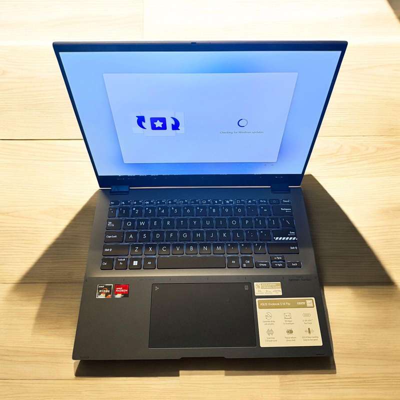 ASUS Vivobook touch S14 Flip AMD® Ryzen 7 7730U 24gb ram  512gb ssd