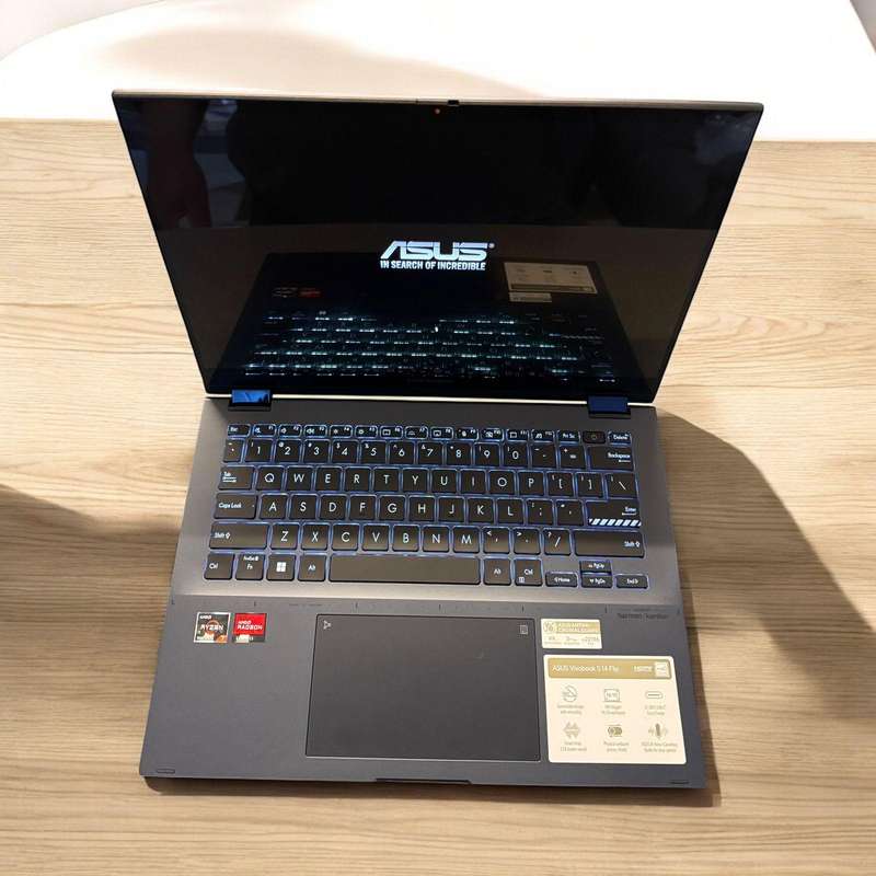 ASUS Vivobook touch S14 Flip AMD® Ryzen 7 7730U 24gb ram  512gb ssd
