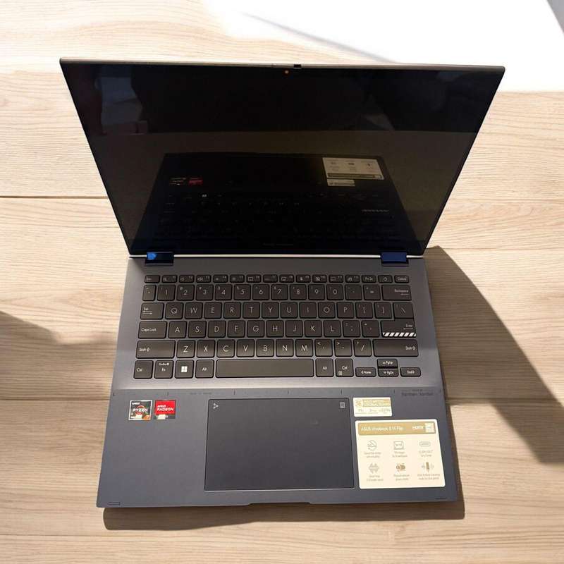 ASUS Vivobook touch S14 Flip AMD® Ryzen 7 7730U 24gb ram  512gb ssd