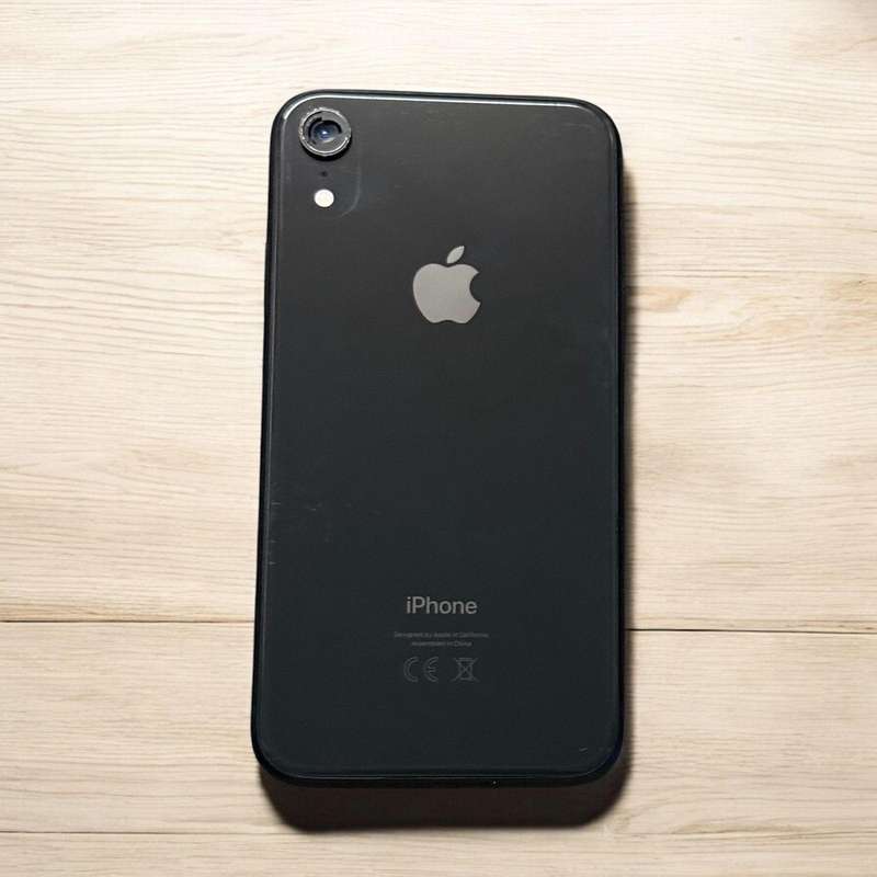 I phone xr 64gb 85% batt health
