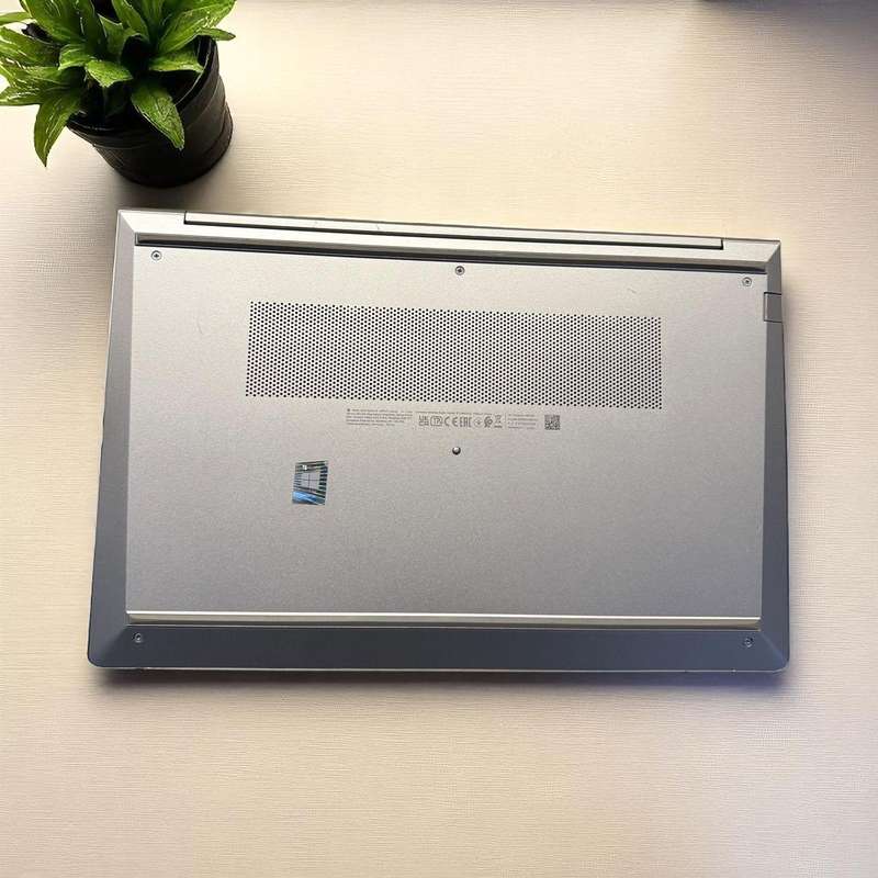 HP ProBook 450 G8 , 15.6` Notebook - 11th Gen Intel Core i5-1135G7, 256gb ssd 8gb ram Xe Graphics