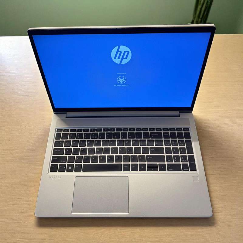HP ProBook 450 G8 , 15.6` Notebook - 11th Gen Intel Core i5-1135G7, 256gb ssd 8gb ram Xe Graphics