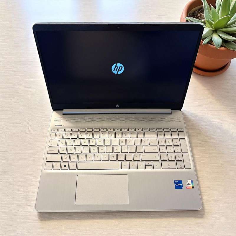 Hp 15s-fq5xx 12th Gen  Core  i5  8gb ram  512gb ssd  15.6