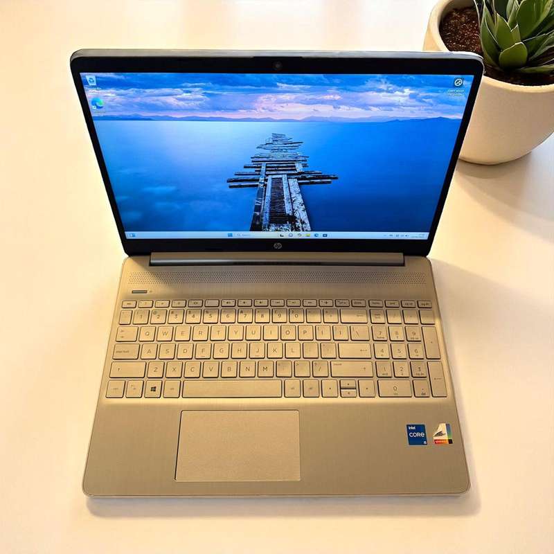 Hp 15s-fq5xx 12th Gen  Core  i5  8gb ram  512gb ssd  15.6