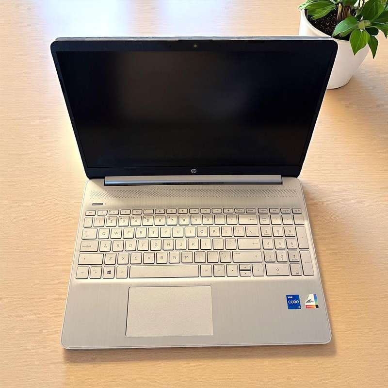 Hp 15s-fq5xx 12th Gen  Core  i5  8gb ram  512gb ssd  15.6